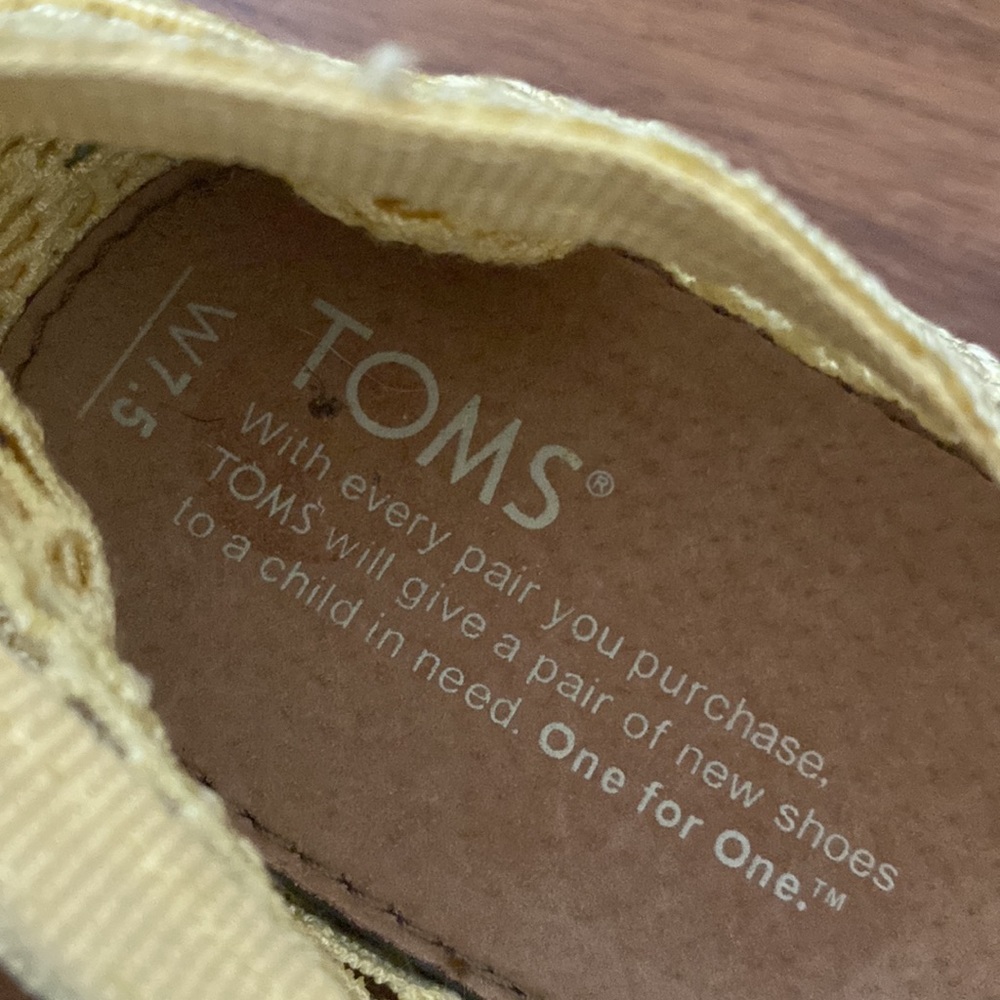 Toms - Picture 5 of 5